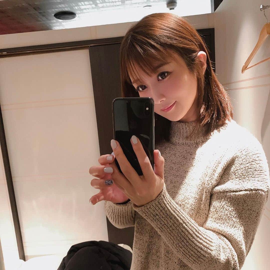 のインスタグラム：「今年最後の美顔鍼😊 B/CALATさんに行ってきました🍀 月に1回通っていて 頬が引き締まってリフトアップするから 毎回大満足な効果です🥰 私の周りの友達も通ってる人気店で 予約も混み合うから 早めに来年の予約も早速入れてきました🌸 杉崎先生ありがとうございました😊 来年もよろしくお願いします⭐️ ・ #杉崎先生 #きゅきゅっと美容鍼#BCALAT式美容鍼 #BCALATbykoritorinic #BCALAT #Beauty #Body #Balance #笹塚 #笹塚美容鍼 #美容鍼 #美顔鍼 #痛くない #痛くない美顔鍼 #駅近 #リフトアップ #小顔　#むくみ」