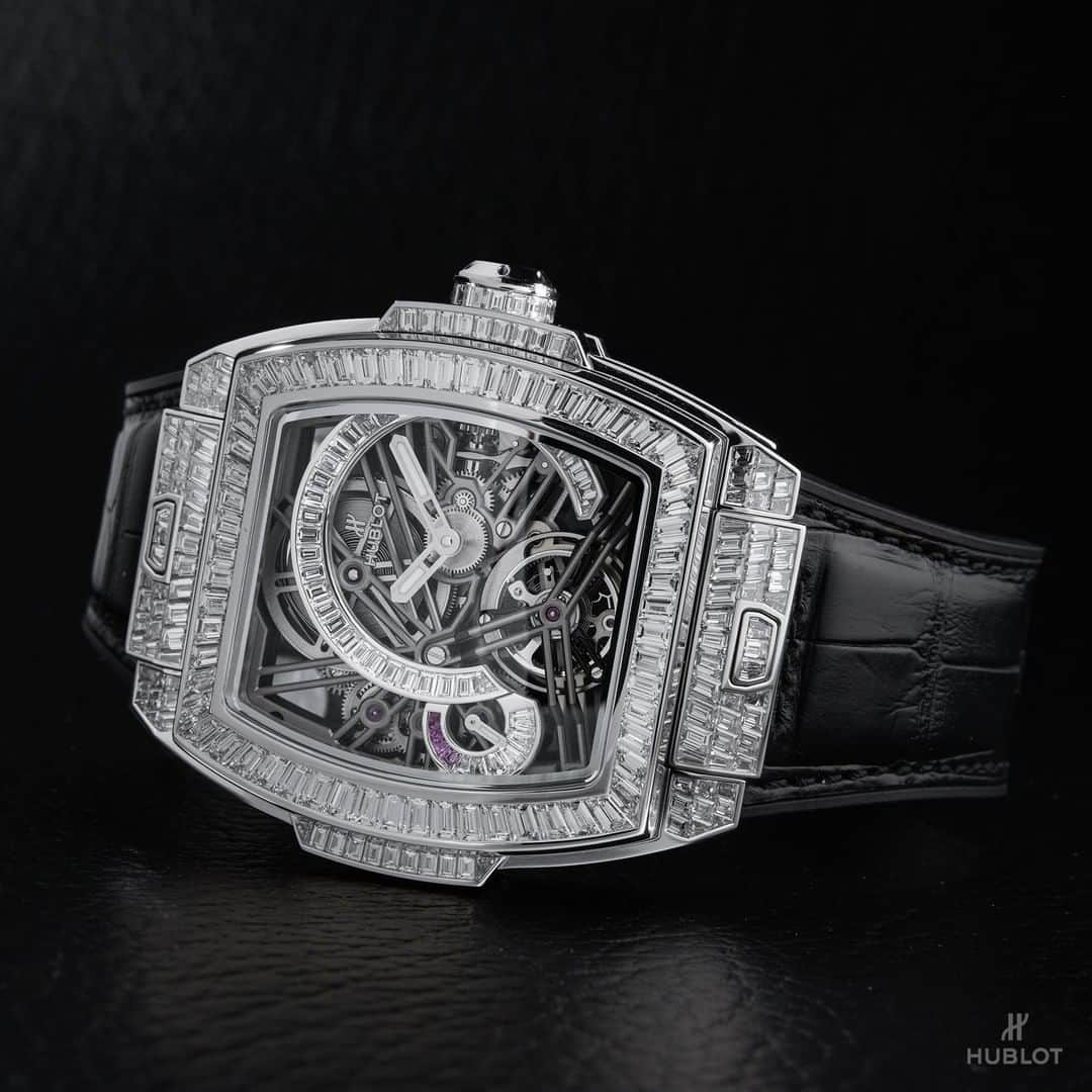 ウブロさんのインスタグラム写真 - (ウブロInstagram)「Absolute brillance, inside and out. #SpiritOfBigBang High Jewellery. #HublotHighJewellery」12月27日 18時01分 - hublot