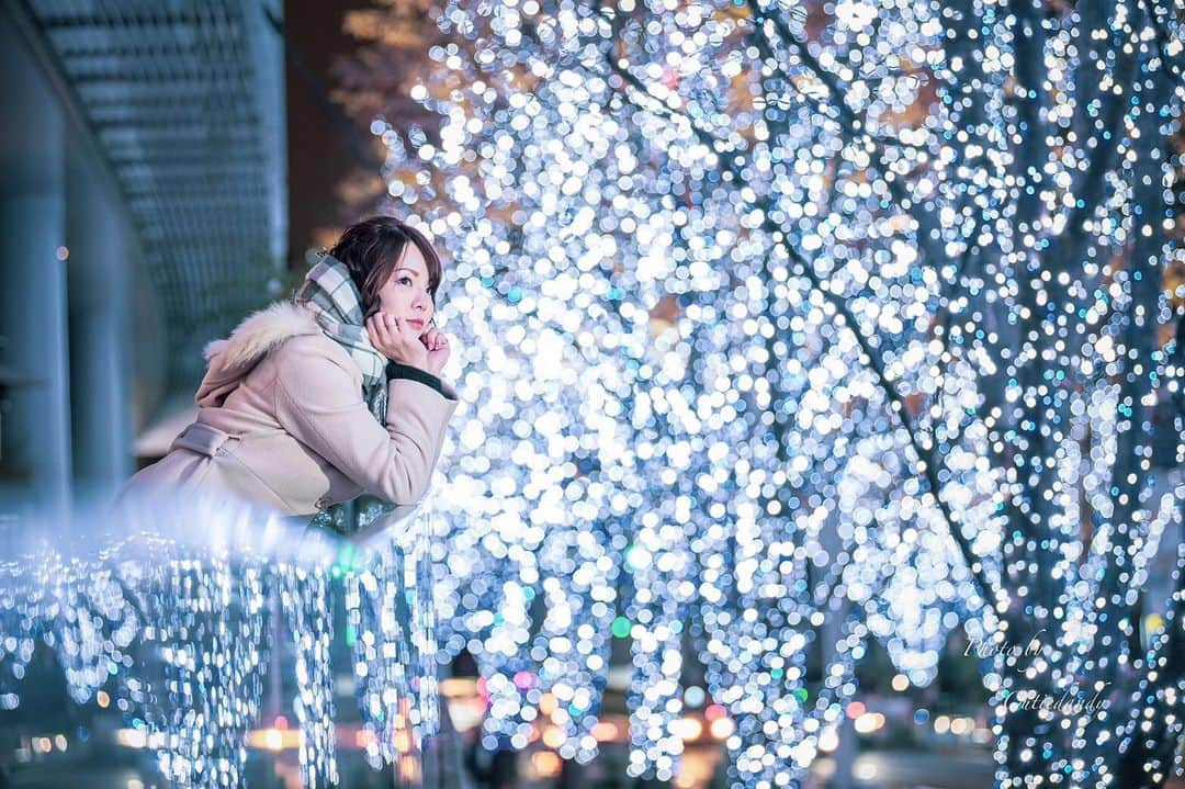 Mikaさんのインスタグラム写真 - (MikaInstagram)「sweet dreams ✨  なかなか会えないあの人にクリスマスプレゼント今から買うの🎁 ・ ・ ・ photo by @cutiedandy 📸 model @mikarin_portrait 🌸 ・ ・ ・ #美花展 のお知らせ 日時 2020年5月5日〜10日  場所 渋谷ギャラリールデコ  私を被写体とした18人のフォトグラファーによる作品展を開催します。 皆様のご来場心よりお待ちしております。  follow me💋  #カメラ好きな人と繋がりたい #ファインダー越しの私の世界 #ポートレート #イルミネーション2019  #六本木ナイト #ストロビスト #キラキラな毎日  #ポトレ女子 #EXPLOREJPN #広がり同盟 #ポトレのセカイ #great_portraits #jp_portrait部 #match_portrait #loves_united_portrait  #colorsjp #team_jp_東 #global_ladies #photo_shorttrip #_lovely_weekend #japan_art_photography #portraitfestival #portraitinlove #whim_life #ink361_asia #exclusive_world_portrait  #instagood #splus_cameraclub  #instagramjapan」12月27日 18時01分 - mika_portrait