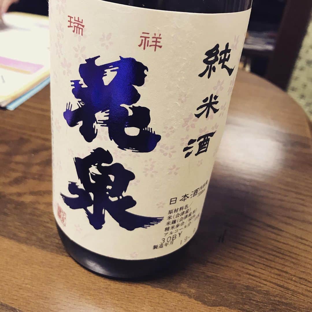 堀下さゆりさんのインスタグラム写真 - (堀下さゆりInstagram)「これがやっぱり、一番好きかなぁ。  #花泉酒造 #純米酒」12月27日 18時14分 - sayurihorishita
