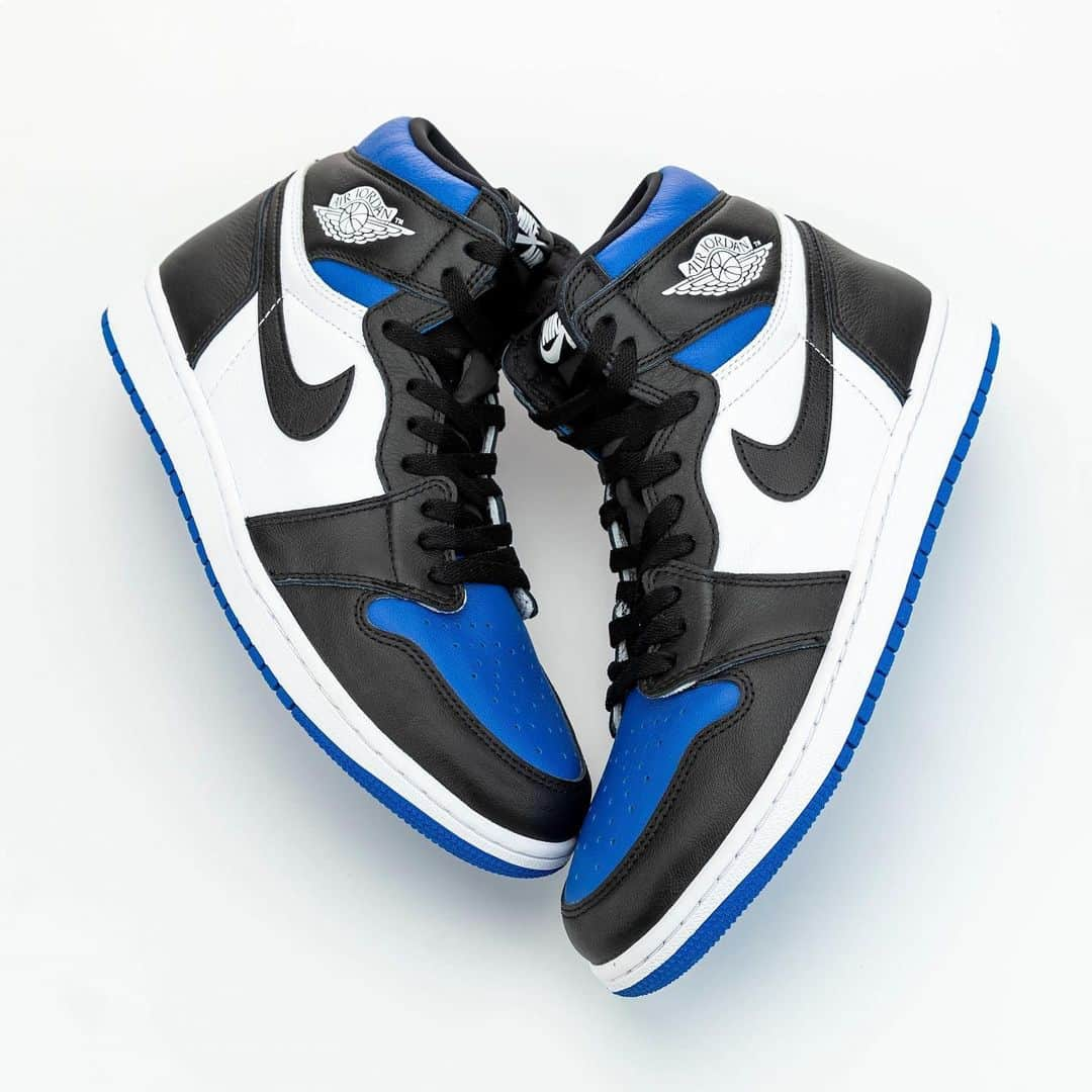 HYPEBEASTさんのインスタグラム写真 - (HYPEBEASTInstagram)「@hypebeastkicks: Here’s a look at the upcoming Air Jordan 1 High OG "Game Royal.” Reminiscent of @fujiwarahiroshi‘s fragment design x Air Jordan 1, the premium leather shoe features a black and white base accented by “Royal Blue” at the toe. ankle collar and rubber outsole. Branding elements come in the form of black midfoot Swooshes, white @jumpman23 Wings at the ankle and contrast “Nike Air” tongue tags. It’s currently rumored to release May 9, 2020, for $170 USD. Stay tuned for official notes. ⁠⠀ Photo: @hanzuying」12月27日 18時26分 - hypebeast