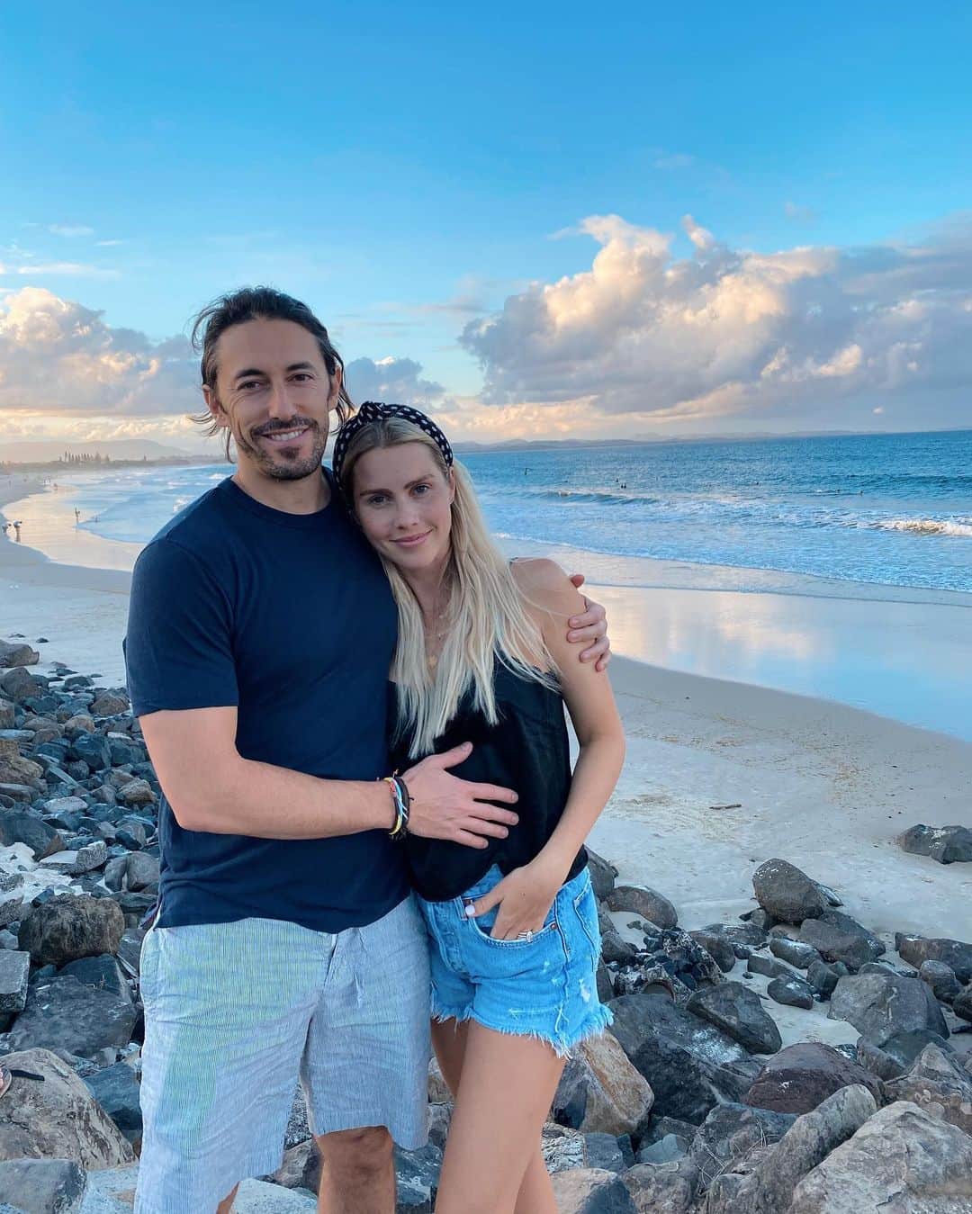 クレア・ホルトのインスタグラム：「I’m not pregnant.」