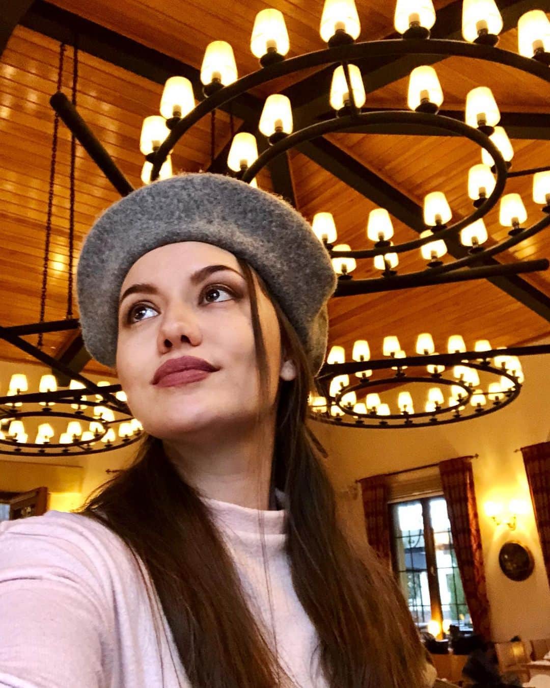 Fahriye Evcenのインスタグラム：「🪐」