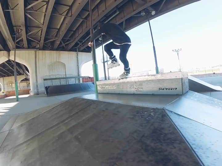 安床武士のインスタグラム：「One line at Shinyokohama skatepark.﻿ It was my first blading day after moving(Kobe→Yokohama).﻿ 引っ越しで1週間程滑れてなくてうずうずしていたので新横スケートパークにサクッと行ってきました。﻿ やっぱりスケートは楽しいー！﻿ 🎥 : Wataru.﻿ @usdskates ﻿ @goodskates_inc ﻿ @canamonroad_japan ﻿ @lzbn_official ﻿ @papasu1048 ﻿ -﻿ @redorca_official」