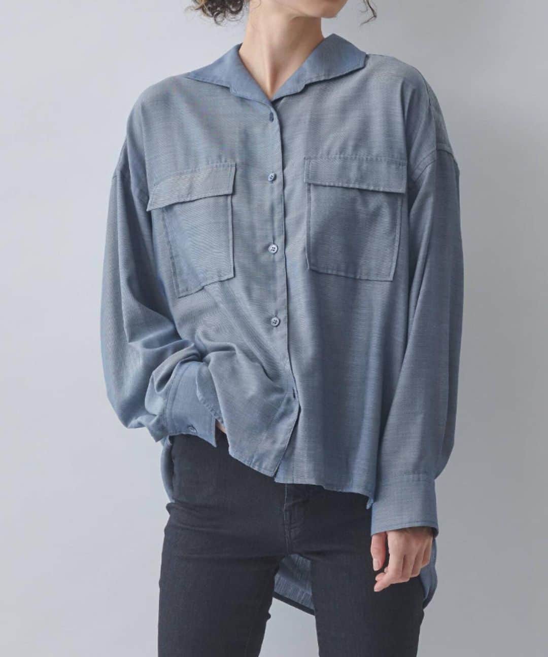 MAISON DE REEFURのインスタグラム：「. 【MERCI SALE】 . 7年間の感謝をこめて。 . 独特なコクーンシルエットと、ドレープ性のある素材感が個性的なアーミーシャツです。 . ディテールは少し甘めのデザインに仕上げているので、キレイめコーデにもカジュアルコーデにも活躍します。 . ■ Military Shirt / @maisondereefur . 【展開店舗】 ルミネエスト新宿店・博多店・OFFICIAL WEB SHOP・OFFICIAL GLOBAL SHOP・ZOZOTOWN店 . MAISON DE REEFUR ルミネエスト新宿店・博多店では、数量限定《MERCI BOX》を発売します。 . バイヤーが厳選したスペシャルなアイテムセット。雑貨やコスメなど、何が入っているかはお楽しみに！ . ■対象ショップ ◇MAISON DE REEFUR 博多店 発売日：2020.1.1(Wed) . ◇MAISON DE REEFUR ルミネエスト新宿店 発売日：2020.1.2(Thu) . ■MERCI BOXについて 販売予定プライス：10,000yen(+tax) . #maisondereefur #reefur #blouse #sale #wintersale #winter #winterfashion #fashion #ブラウス#セール #リーファー #メゾンドリーファー #mercisale #merci #7年間ありがとう」