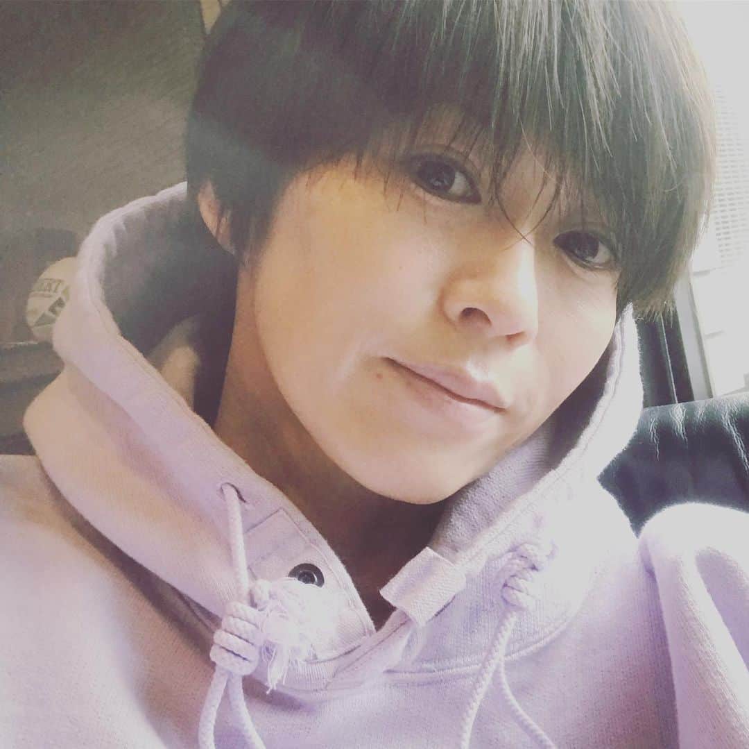 畑野ひろ子のインスタグラム：「今年も昨日で仕事納め。 今年は、@story_love40 に仲間入りさせていただき、新しい場所でのスタートもありました！ 感謝でいっぱいの一年でした🙏❤️ ありがとうございました🙇‍♀️ お知らせです😊 イメージキャラクターをさせてもらってるデルマージュボーテシリーズで @willgarden_official のアレンジメントが当たるキャンペーンがスタートしてます😊」