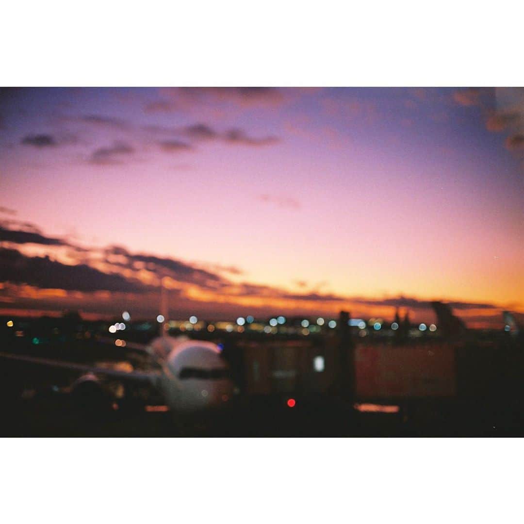 奈緒さんのインスタグラム写真 - (奈緒Instagram)「. とびきり良いことが１つと いつも通りの不安な日々と まんべんなく楽しい毎日 #12月 #奈緒のカメラ」12月27日 18時40分 - sunaosquare