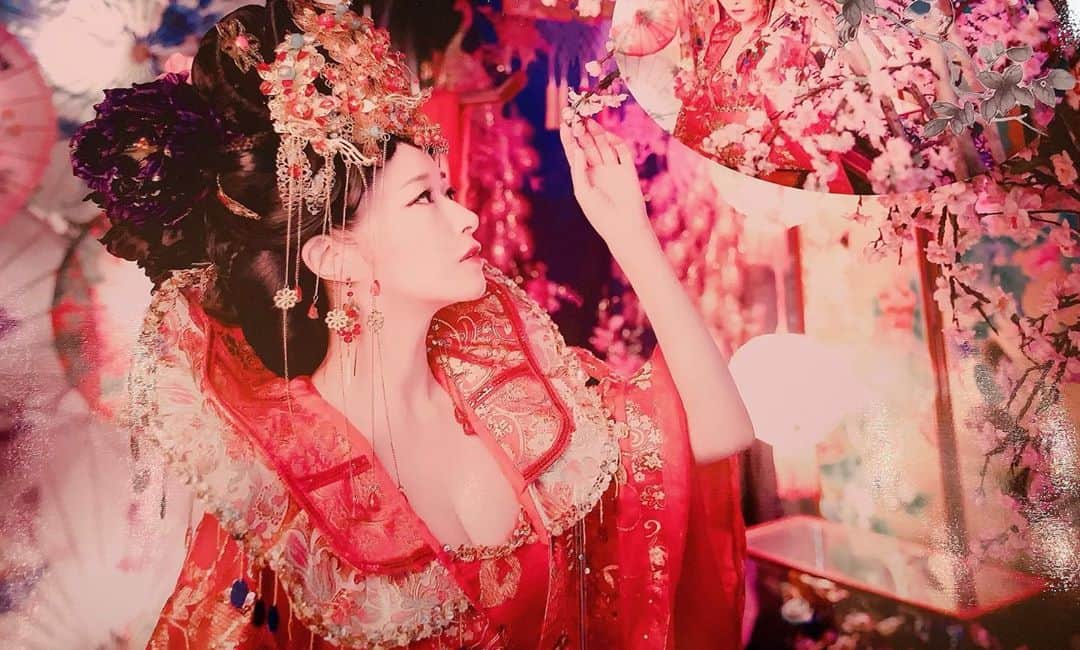 田中理恵さんのインスタグラム写真 - (田中理恵Instagram)「赤衣装（台湾撮影 #台湾」12月27日 18時42分 - rieanesan
