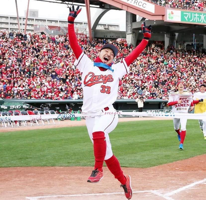 地方民のカープ女子のインスタグラム：「・ またカープの選手として菊さんの笑顔とプレーが見れる😊❣️ ・ 本人もスッキリしてるみたいだし これからも菊さんを全力応援しましょ🙈💓 ・ ユニホーム新調しようかな🤔 ・ #菊池涼介 #広島東洋カープ#広島カープ#カープ#carp」