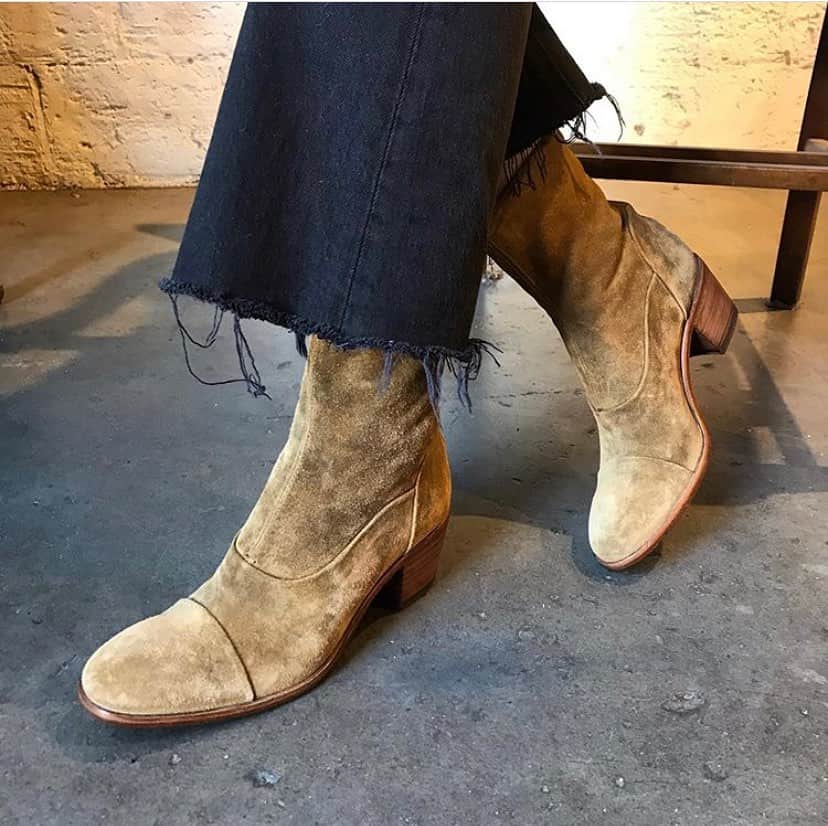 アルベルトファッシャーニさんのインスタグラム写真 - (アルベルトファッシャーニInstagram)「Oxana ankle boots styled by @haloshoes  Thank you for featuring. Tap to discover more. #ankleboots #casualchic #womanstyle #albertofasciani」12月27日 18時59分 - albertofasciani_official