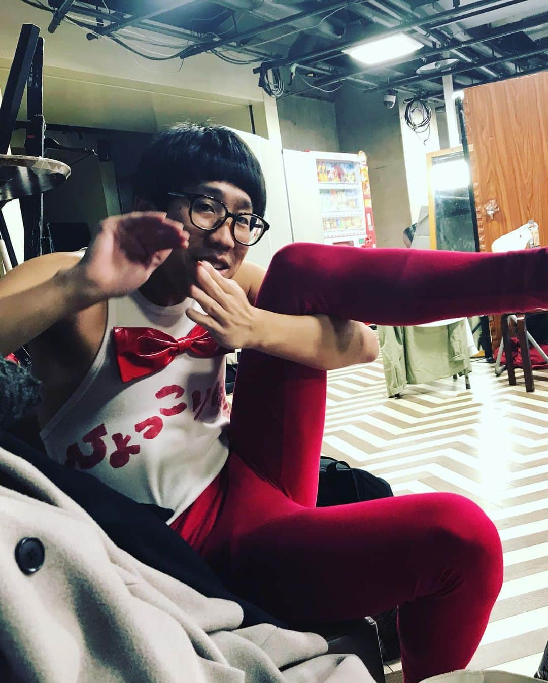 山添寛（相席スタート）さんのインスタグラム写真 - (山添寛（相席スタート）Instagram)「#ミキ亜生 #ひょっこりはん #ドンデコルテ渡辺 #インディアンス田渕 #忘年会 #新年会 #とかいろいろ #飲み会沢山あるけど #一気飲みは #やめとこな #一気の力借りんでも #酒の場は楽しい #またインスタ #久しぶりに #なってもうた #ごめんね #ペンネ #ペン先状のパスタ」12月27日 18時59分 - aisekiyamazoe