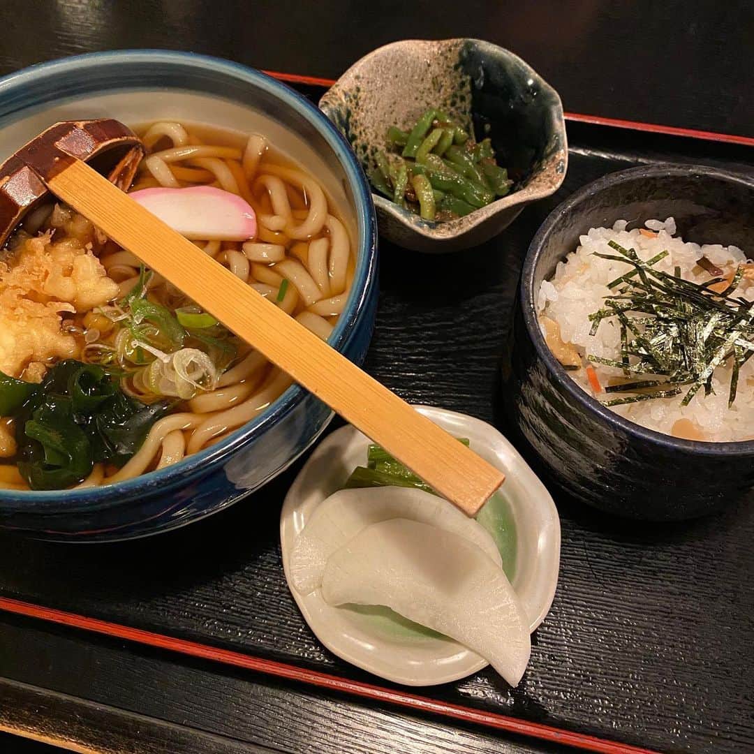 野間美由紀さんのインスタグラム写真 - (野間美由紀Instagram)「天ぷらうどん定食。関東風のお出汁のうどんが食べたくなるとここに来ます。」12月27日 19時03分 - rose_m