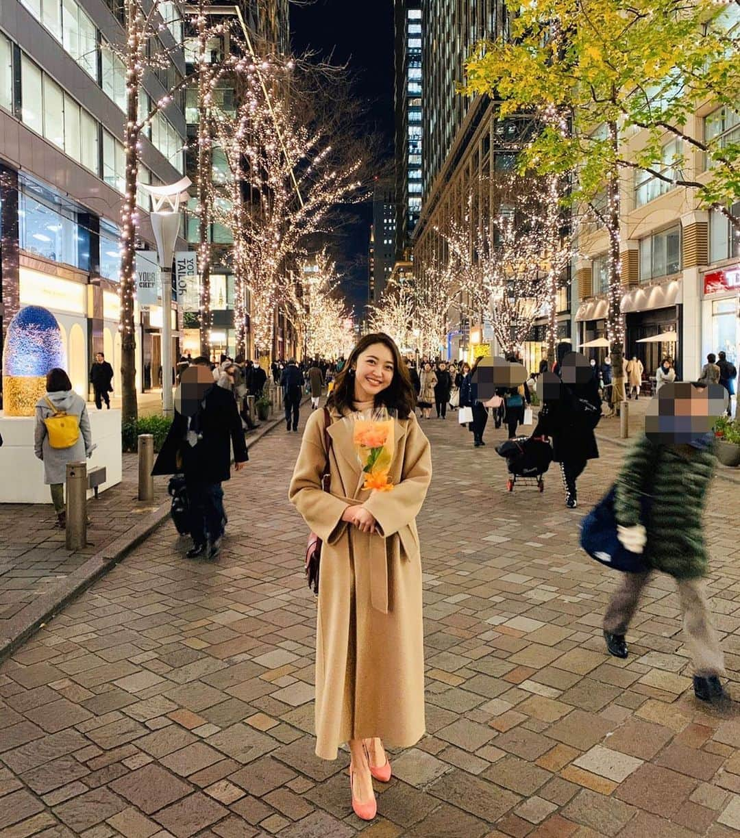 柳田菜月さんのインスタグラム写真 - (柳田菜月Instagram)「. christmas photo 🎄💝 ずっと見たかった丸の内イルミネーションは素敵でした😌 . アウターは最近ずっと着ている麻美ちゃんのブランドの @cachec_official  167cmの私が着ても、足首くらいまでの丈なので背が高い子でも綺麗に決まる😂❤️. #christmas #illumination #丸の内イルミネーション  #オレンジのバラ #cachec #coat #photo」12月27日 19時07分 - natsuki.3190