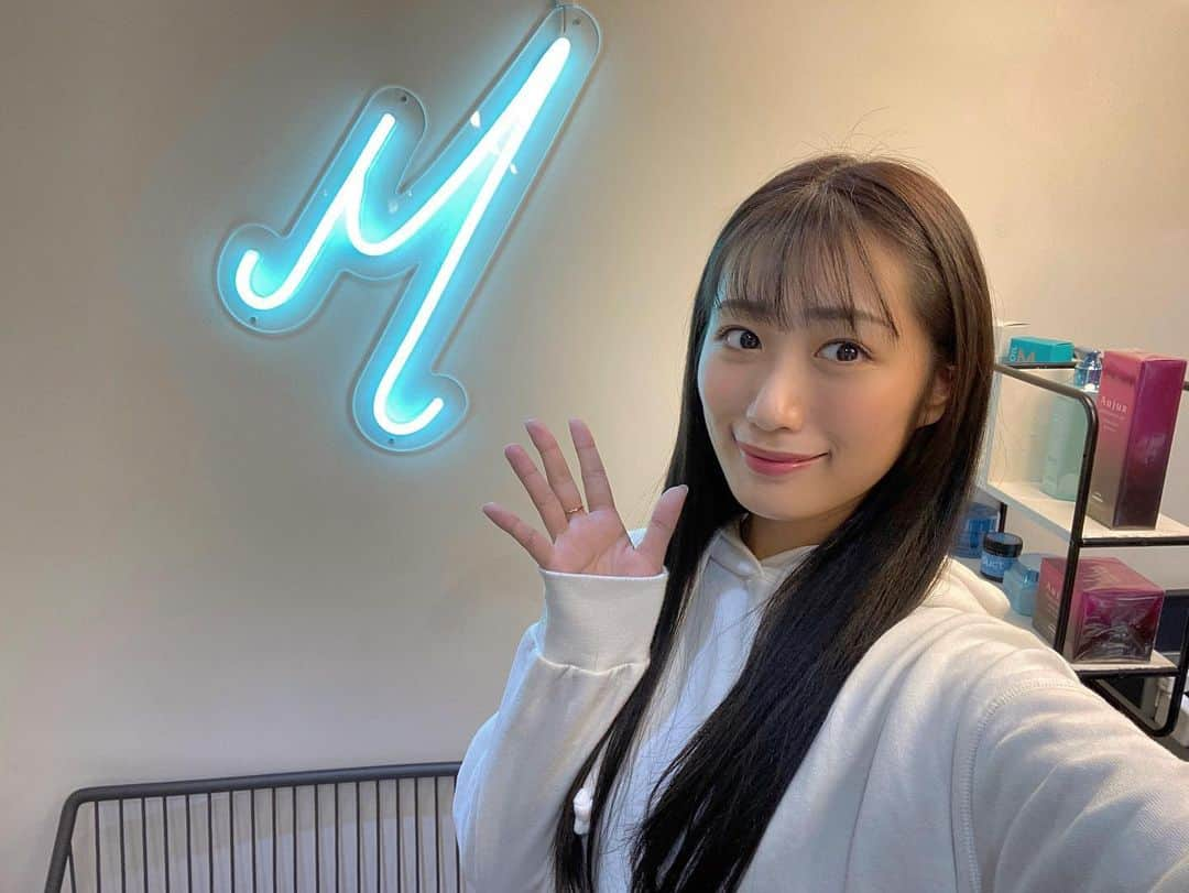 藤田奈那さんのインスタグラム写真 - (藤田奈那Instagram)「＊﻿ 2019年 美容院納め💇🏻‍♀️﻿ ﻿ いつもお世話になっているサロンドミルクさんが﻿ 溝の口に新店舗をオープンされたということで﻿ 行ってきました〜⛄️❄️﻿ ﻿ 駅から近いしとっても綺麗なお店なので﻿ お近くの方はぜひ行ってみてね👒﻿ ﻿ カラーして、トリートメントして、前髪整えて﻿ すっきりした気持ちで新年を迎えられそうです🧚‍♀️﻿」12月27日 19時08分 - fujitanana_official