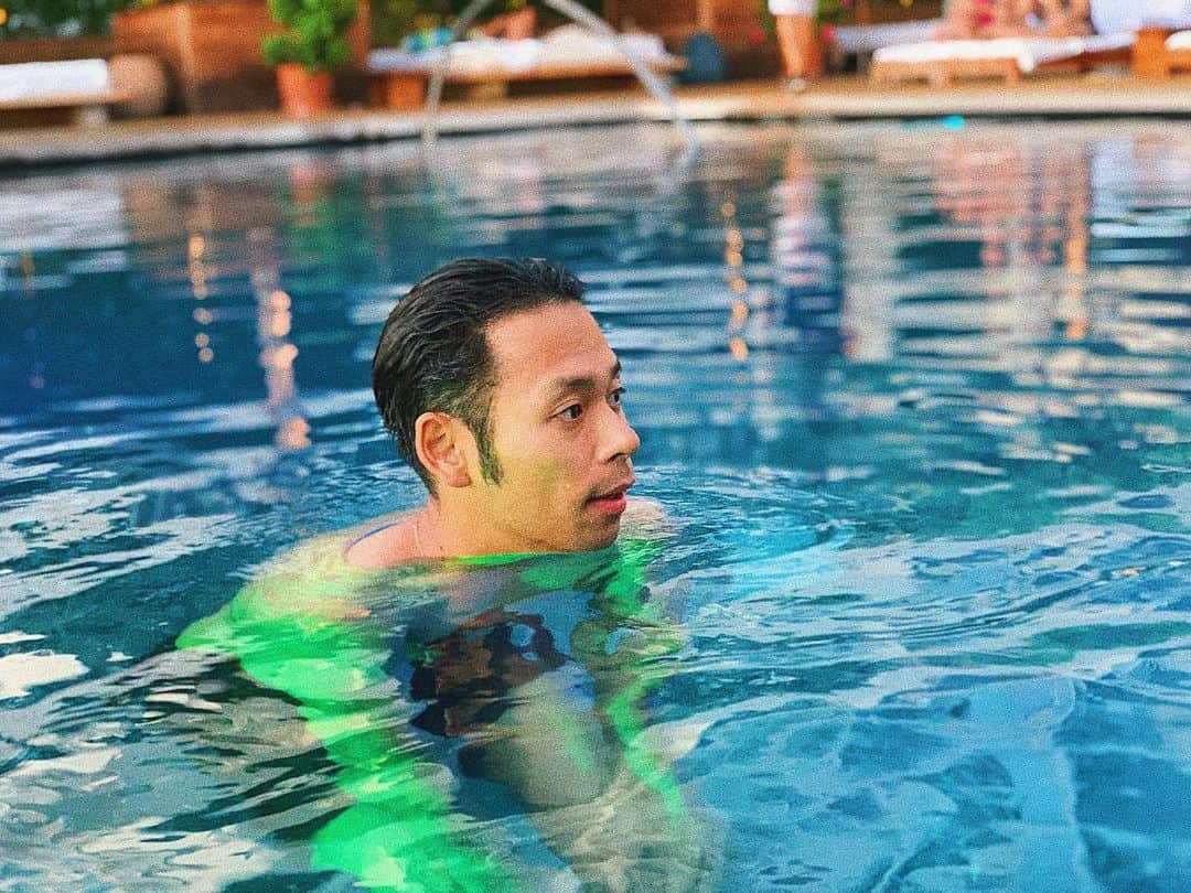 山川就史のインスタグラム：「1.2.3.4... #jj #tbt #tflers  #pool #instagood  #平泳ぎの練習」