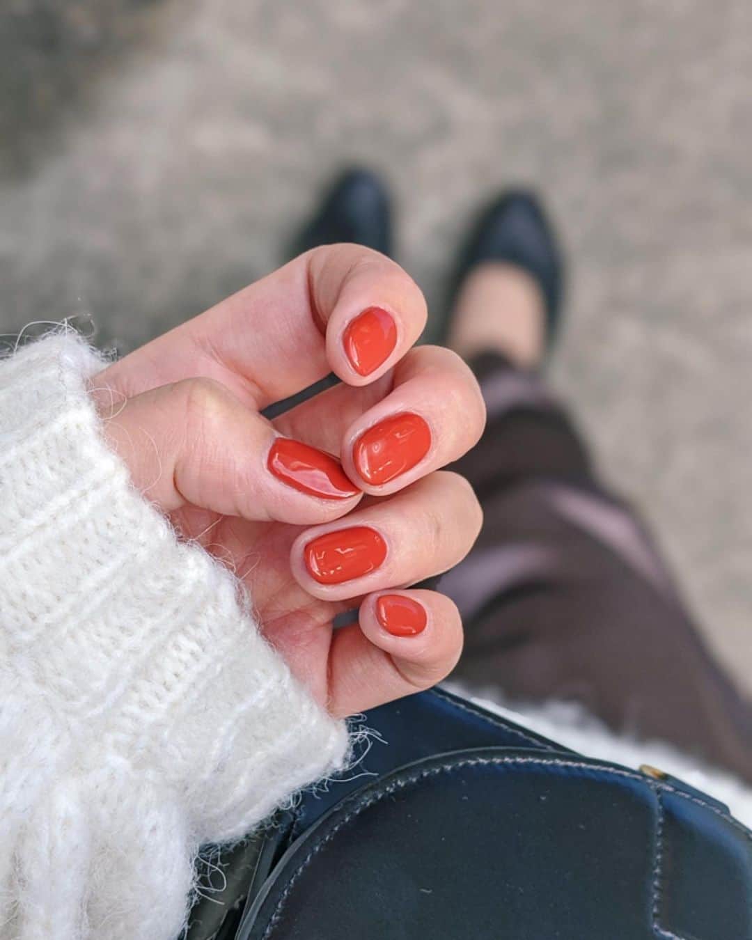 Shiho Sasakiのインスタグラム：「2019年も今日で仕事納め🙏 今年ラストのネイルはハッピーなOrangeにしました🍊 今日で仕事納めの方も多いのかな？ #nail#20191227#pixelで撮影#team_pixel#baroque_pixel」