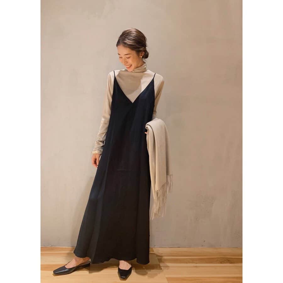 のインスタグラム：「〝キュプラキャミワンピース〟﻿ 12/28sat.ON SALE！﻿ 毎回即完売の大好評をいただいているキャミワンピースが再入荷致します。﻿ 人気カラーのブラックとカーキが登場！﻿お見逃しなく！﻿ ﻿ ¥17,000+tax﻿ col:ブラック/カーキ﻿ size:36/38﻿ ﻿ #Plage #プラージュ﻿ #baycrews #fashion ﻿ #coordinate」