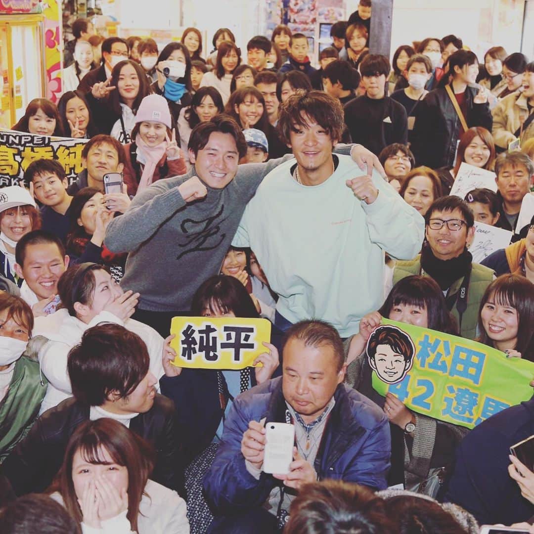 高橋純平さんのインスタグラム写真 - (高橋純平Instagram)「マンガ倉庫八女店さんでイベントをやらせていただきました！ 来ていただいた皆様とても楽しい時間をありがとうございました🙇‍♂️ 遼馬さんハワイのお土産ありがとうございます🌴🐬」12月27日 20時03分 - junpei_takahashi1997