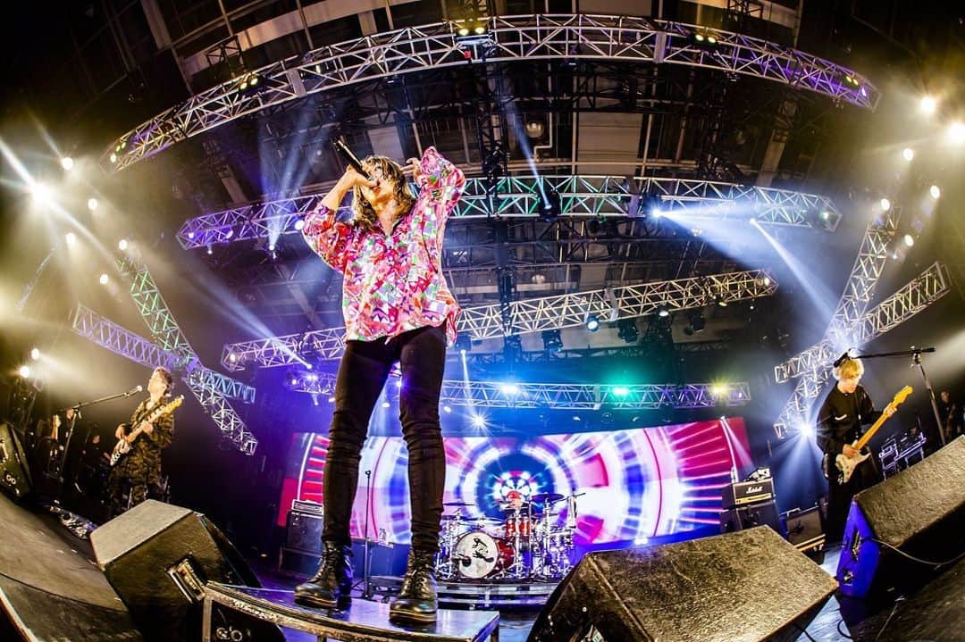 藤原広明のインスタグラム：「『FM802 ROCK FESTIVAL RADIO CRAZY 2019』  インテックス大阪  レディクレZ-STAGEのあなたにびっくらぶっ！！🦍🦍🦍🦍 photo by @cazrowAoki」
