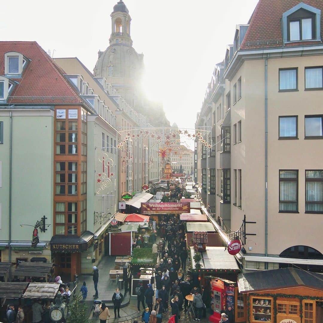 的場絢香さんのインスタグラム写真 - (的場絢香Instagram)「#20191224﻿ ﻿ in Dresden🇩🇪 ﻿ ﻿ ﻿  ______________________________________________________ #マトバの海外旅行記 #ドイツ #ドレスデン#ドイツ旅行 #ヨーロッパ #旅行 #ドレスデン城 #ツヴィンガー宮殿 #フラウエン教会 #dresden #germany  #residenzshloss #zwinger #frauenkirche」12月27日 20時13分 - ayaka_matoba