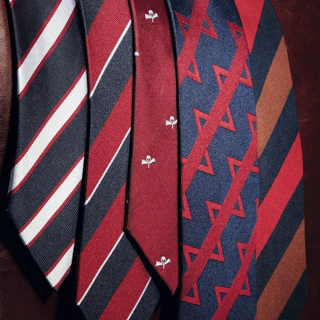 スマートターンアウトのインスタグラム：「Ties on ties on ties! 👔 Check out our large selection of silk, cotton and wool ties. Perfect addition to any 2020 wardrobe! 👍🏼 . . . #silktiesformen #regimentalties #silkties #newyearstyle #smartturnout #smartturnoutlondon #winchester #royalairforce #royalartillery」