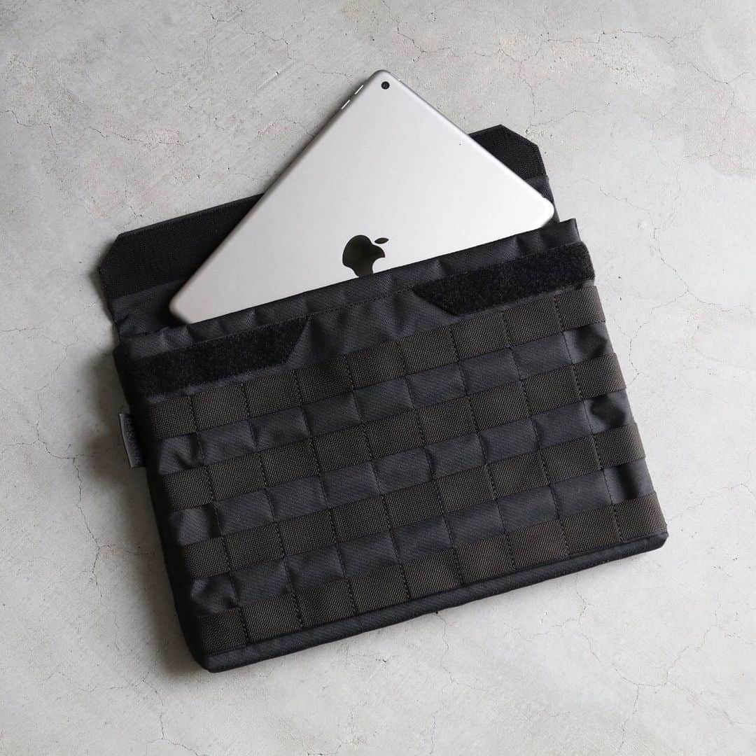 wonder_mountain_irieさんのインスタグラム写真 - (wonder_mountain_irieInstagram)「［#10倍ポイント開催中！］ Bagjack / バッグジャック “laptop cover 13inch molle” ￥19,800- _ 〈online store / @digital_mountain〉 https://www.digital-mountain.net/shopdetail/00000010821/ _ 【オンラインストア#DigitalMountain へのご注文】 *24時間受付 *15時までのご注文で即日発送 *1万円以上ご購入で送料無料 tel：084-973-8204 _ We can send your order overseas. Accepted payment method is by PayPal or credit card only. (AMEX is not accepted)  Ordering procedure details can be found here. >>http://www.digital-mountain.net/html/page56.html _ #Bagjack #バッグジャック _ 本店：#WonderMountain  blog>> http://wm.digital-mountain.info/blog/20191227-1/ _ 〒720-0044  広島県福山市笠岡町4-18  JR 「#福山駅」より徒歩10分 (12:00 - 19:00 水曜、木曜定休) #ワンダーマウンテン #japan #hiroshima #福山 #福山市 #尾道 #倉敷 #鞆の浦 近く _ 系列店：@hacbywondermountain _」12月27日 20時32分 - wonder_mountain_