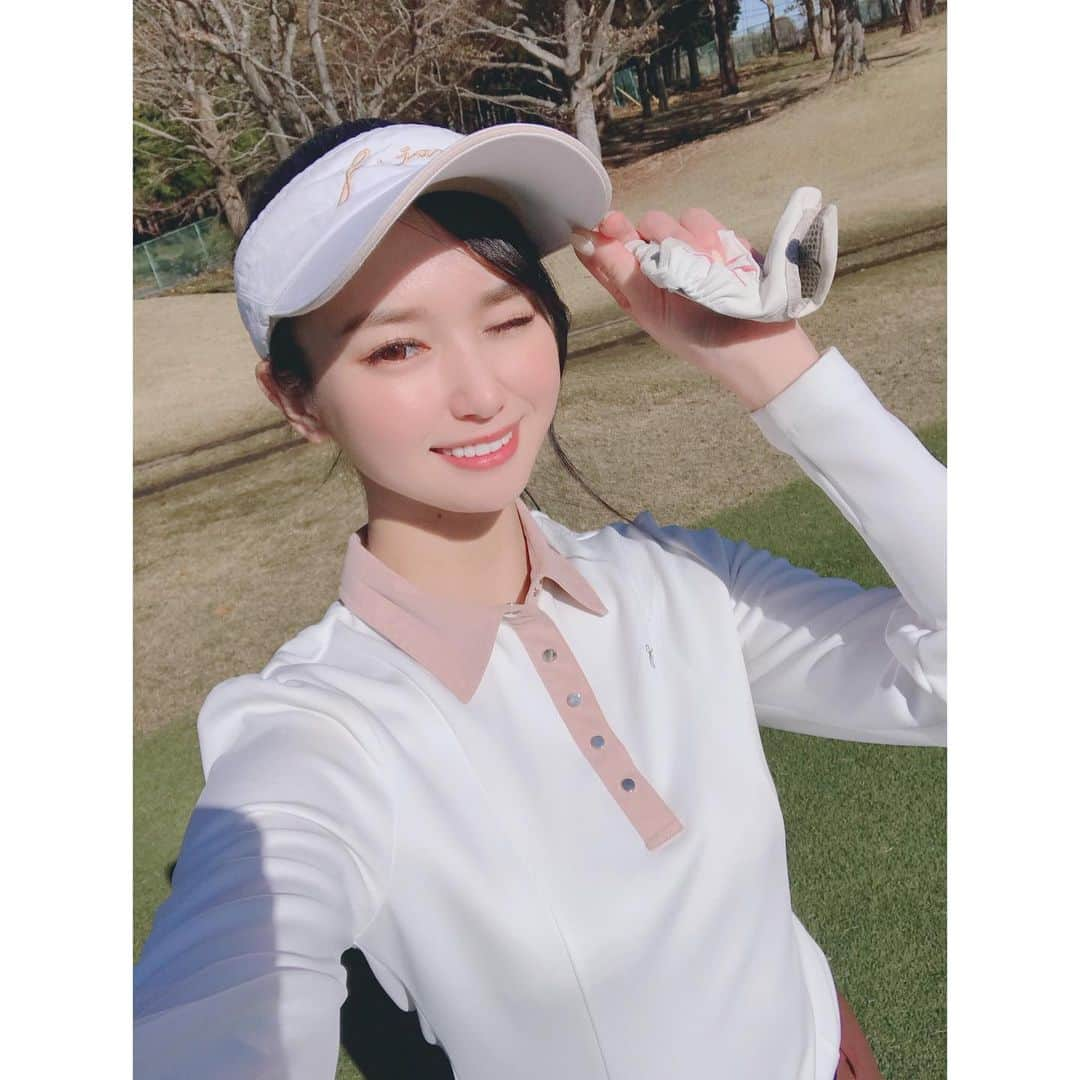 荒井つかささんのインスタグラム写真 - (荒井つかさInstagram)「@j.jane_japan @j.jane_golfwear  皆さんは打ち納しましたか？ ほとんどの方が今日で仕事納めかな？ 今年もお疲れ様でした😊😊 お正月楽しんでください！  #荒井つかさ #ゴルフ #ゴルフウェア #ゴルフ女子 #キングフィールズゴルフクラブ #golf #golfwear #j_jane #j_jane_golf」12月27日 20時34分 - 22tuttu_