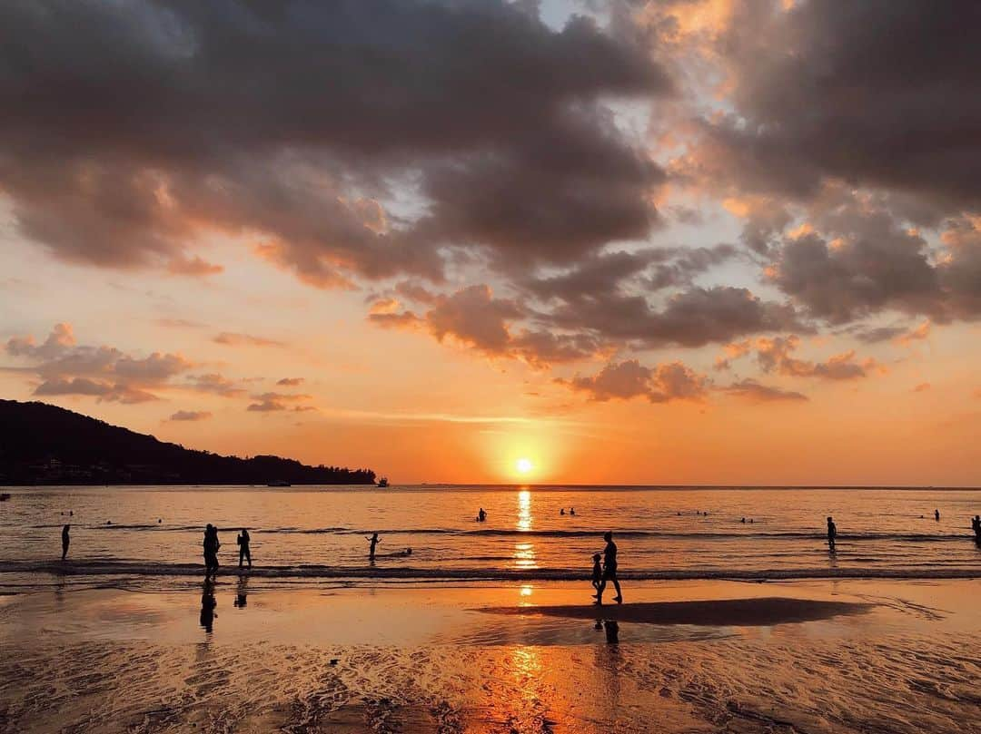 大屋夏南さんのインスタグラム写真 - (大屋夏南Instagram)「🌏❤️ ・ ・ #beachday #sunset #冬休み #日本帰るまで連絡つきません」12月27日 20時39分 - __kana_oya__