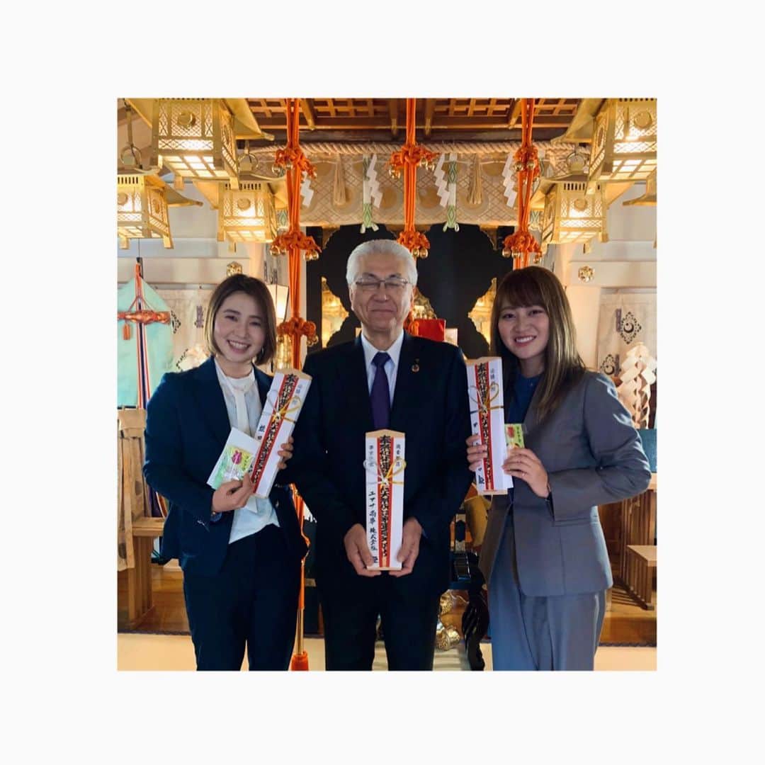 田辺ひかりのインスタグラム：「27.☆ 今日はスポンサーをしていただいている ユアサ商事株式会社さまにご挨拶してきました！  そして、必勝祈願の祈祷を していただきました✨ 嬉しい〜︎︎︎🤤♡♡ 来シーズンも応援してくださる みなさまと頑張るぞ💪🏻🔥 .  #ユアサ商事株式会社 #鷲神社」