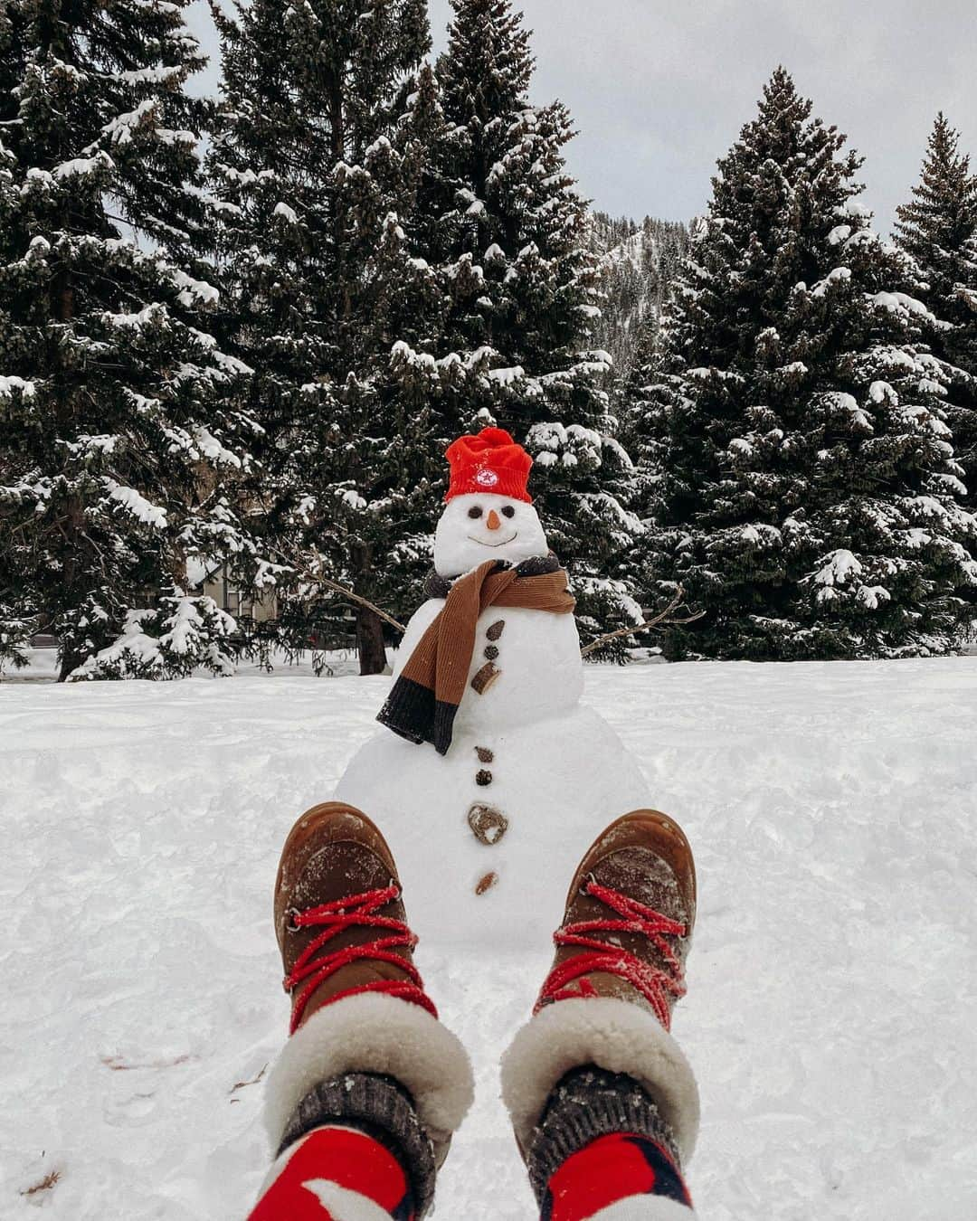 Collage Vintageさんのインスタグラム写真 - (Collage VintageInstagram)「I promise you that this is the last pic I post with the snowman, it was my first one and I’m so proud of my little Frosty ☃️ ⠀ Os prometo que esta es la última foto que subo con el muñeco de nieve, era el primero que hacía y estoy orgullosa de mi pequeño Frosty, además es muy fotogénico ⛄️🧣❄️」12月27日 20時55分 - collagevintage