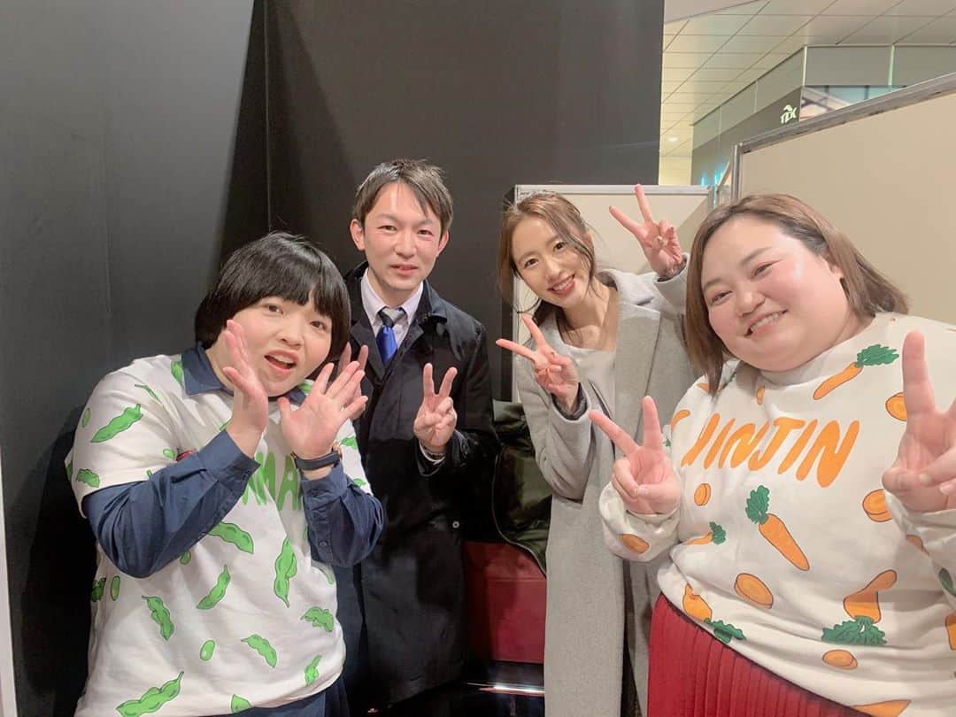守永真彩さんのインスタグラム写真 - (守永真彩Instagram)「. . おかずクラブのオカリナさん、ゆいPさん🌹 相席スタートの山﨑ケイさん、山添寛さん🌹 優馬の山崎啓介記者とのトークショー無事に終わりました✨ . . 汐留日テレ前の地下通路広場に 寒い中たくさんのお客様に来ていただきました🥺❤️ . ゲストの皆様、そして山崎記者の予想を参考に♪ ぜひみんなでホープフルステークス当てましょう🔥 . . ありがとうございました😊 . . #おかずクラブ　#相席スタート #山崎記者　#守永真彩 #ホープフルステークス　 #予想イベント #競馬 #🏇」12月27日 21時00分 - maayamorinaga