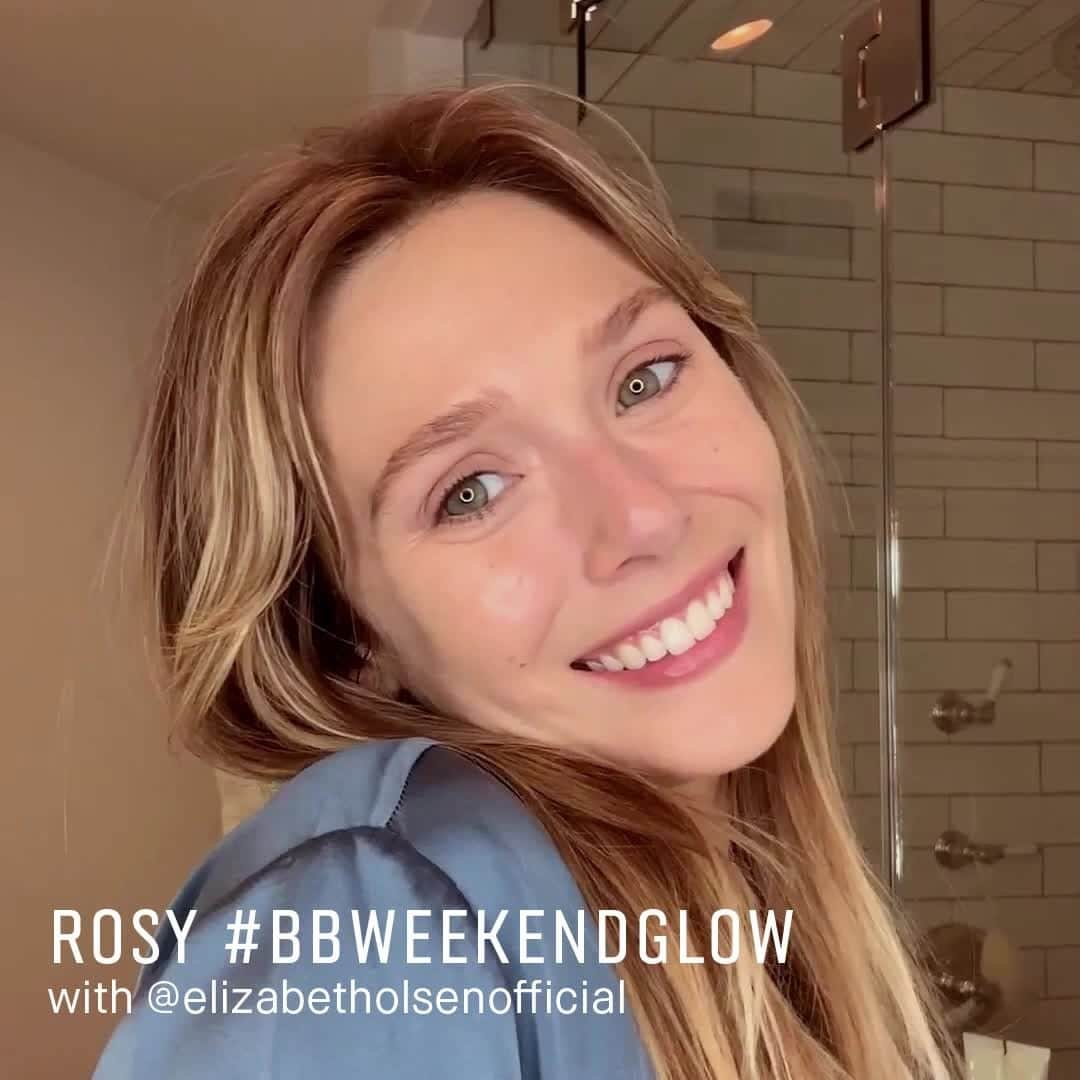 のインスタグラム：「Weekend makeup should be quick and effortless. See how @ElizabethOlsenOfficial gets a rosy weekend glow with just 3 products. - Share your weekend makeup routines with #BBWeekendGlow for a chance to be featured. - LIZZIE WEARS: ✨Highlighting Powder in Pink Glow ✨Pot Rouge for Lips & Cheeks in Blushed Rose ✨Crushed Lip Color in Bare - #bobbibrown #bbweekendglow #lipstick #blush #shimmermakeup #makeupgoals #naturalmakeup #glowingskin #glowy #rosyglow #weekendvibes #lizzieolsen #elizabetholsen」
