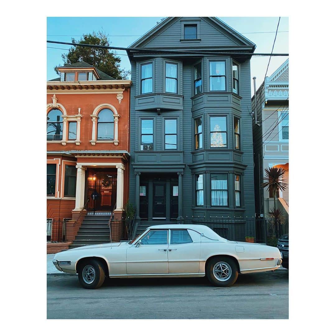 Melissa Santiagoのインスタグラム：「The suicide doors on this #Thunderbird are 👌🏽 #AutosOfTheMission #CarsNTrees」