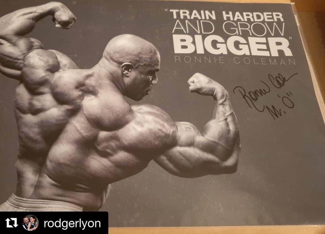 Phil Heathのインスタグラム：「The closest I got to becoming 8x MrO!!! Lol But it’s an honor to be mistaken as @ronniecoleman8 💪🏽 #RonnieColemanTheGoat #Learn2Laugh 💪🏽👍🏽」