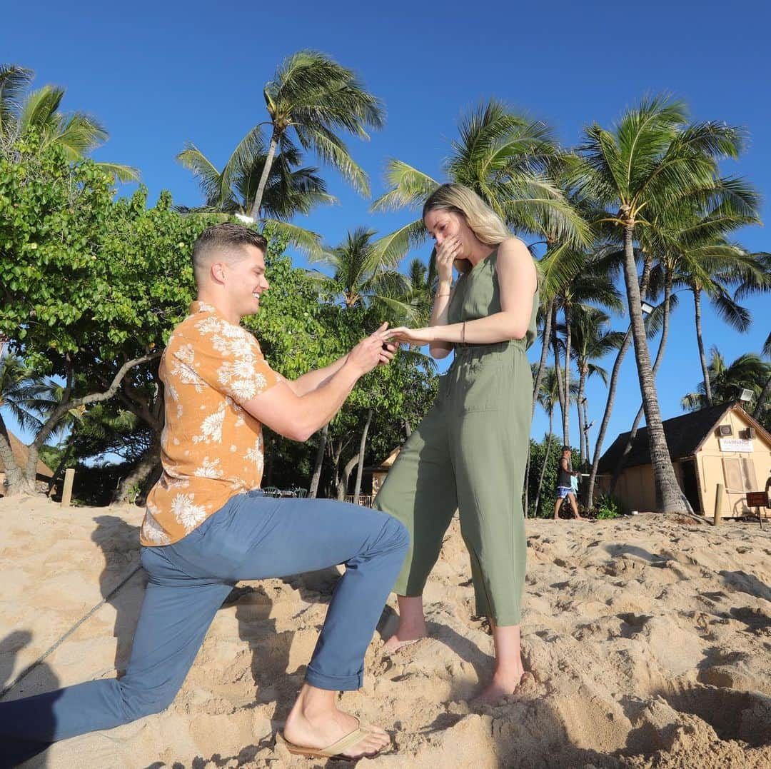 クレイ・ベリンジャーさんのインスタグラム写真 - (クレイ・ベリンジャーInstagram)「Congratulations to my sis @ashlibellinger and @kurtkorver 💍 somehow me or @colebellinger didn’t blow the surprise」12月28日 7時01分 - cody_bellinger