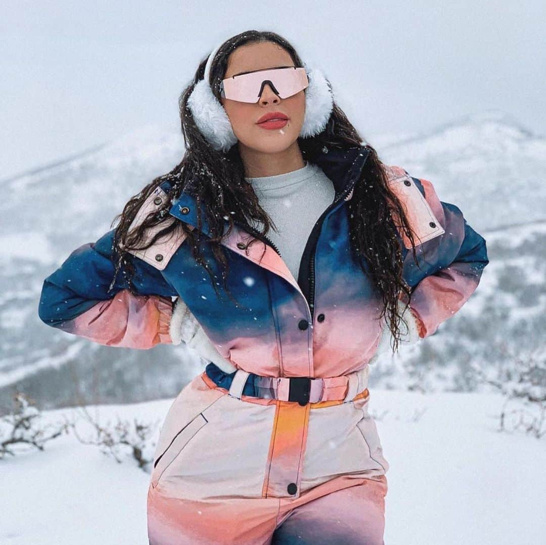 quayaustraliaさんのインスタグラム写真 - (quayaustraliaInstagram)「TRANSCEND into the new year 🎊 @nagam_z serving a major icy moment in TRANSCEND black/rose 🖤❄️ Link in bio to shop TRANSCEND + the rest of our 🔥sunnies #FINDYOURQUAYS」12月28日 7時01分 - quayaustralia