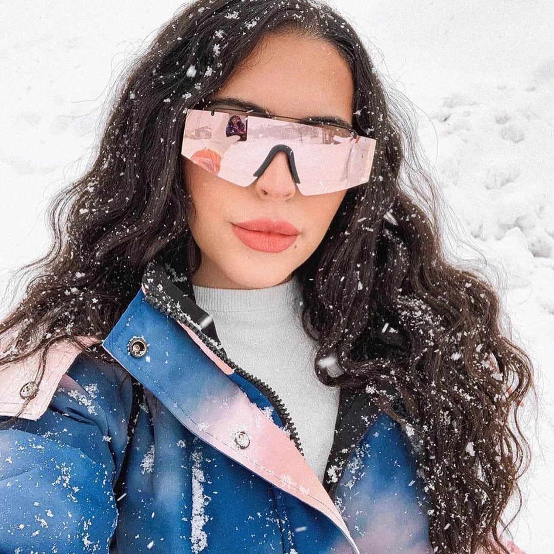 quayaustraliaさんのインスタグラム写真 - (quayaustraliaInstagram)「TRANSCEND into the new year 🎊 @nagam_z serving a major icy moment in TRANSCEND black/rose 🖤❄️ Link in bio to shop TRANSCEND + the rest of our 🔥sunnies #FINDYOURQUAYS」12月28日 7時01分 - quayaustralia