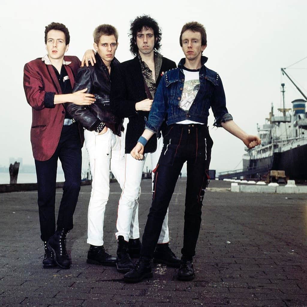 The GRAMMYsさんのインスタグラム写真 - (The GRAMMYsInstagram)「Few bands in the entire history of #rock music have left as big of an impact on the wider pop canon as @The_Clash. Known for their tight songwriting, piercing guitar riffs, boundless sonic experimentation, sharp political lyrics, and social commentary, the band had a powerful sound that spans multiple genres and has influenced generations of #punks, poets, and provocateurs. Standing at the epicenter of their distinguished discography legacy is '#LondonCalling,' the group's third album and their undeniable magnum opus.  To this day, both #TheClash and 'London Calling' continue to inspire generations of musicians and bands. In honor of the iconic album, which celebrates its 40th anniversary this month, view our story see how a handful of artists (@AntiFlag, @AudioKarate, @NathanGrayMusic, @TsunamiBombOfficial, @AuthorityZeroOfficial) are/continue to be influenced by the legacy of the album.」12月28日 7時03分 - recordingacademy