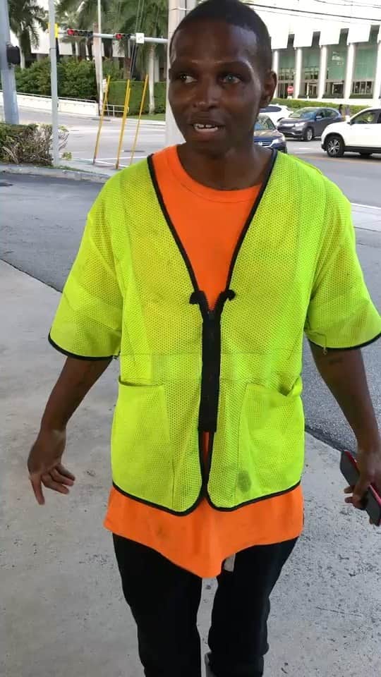 マック・メインのインスタグラム：「Who said a working man can’t have barz! Meet Vito from Detroit he didn’t have ig 🤘🏾」