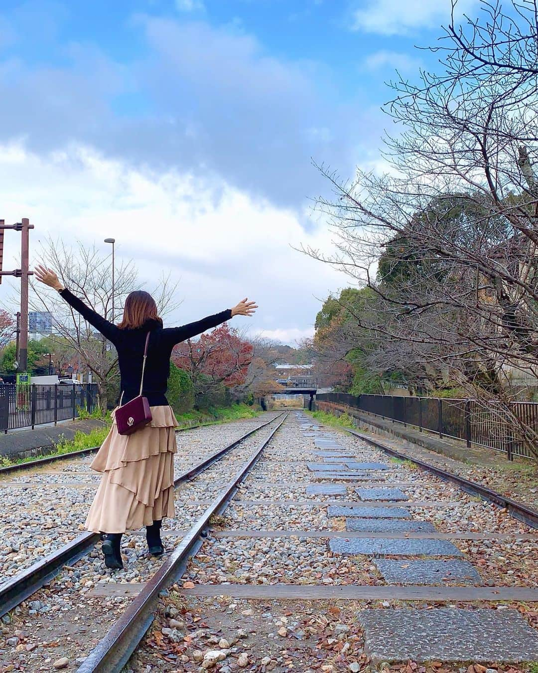 宮田綾子さんのインスタグラム写真 - (宮田綾子Instagram)「ハイヒールLOVERS Ayako⁑  せんろはつづくーよー♪ 🛤（立入可）  #tops #zara #skirt #libjoie  #bag #katespade  #ハイヒールLOVERS #宮田綾子 #蹴上インクライン #蹴上 #蹴上駅 #京都 #京都観光 #京都旅行 #京都巡り #京都好き #そうだ京都行こう #kyoto #kyotojapan #kyototrip #kyotogram #kyotophoto #japan_of_insta #japan_photo #ダレカニミセタイケシキ #線路 #線路のある風景 #ザラジョ #zarawoman #travelingwomen_」12月28日 7時25分 - ayako__miyata