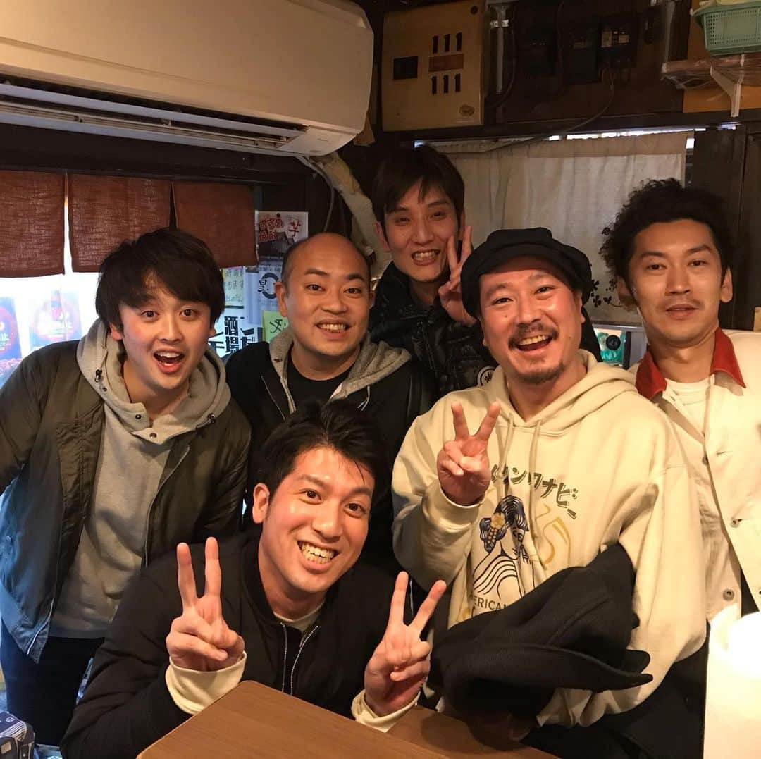 本坊元児さんのインスタグラム写真 - (本坊元児Instagram)「楽屋ニュースのあと久しぶりに西田さんと再会！ハゲちゃんもすごく久しぶりでした。楽しい夜になりました。 #笑い飯西田さん #ギャロップ林 #ツートライブ周平魂 #新喜劇平田 #からし蓮根杉本」12月28日 7時33分 - honbouganji