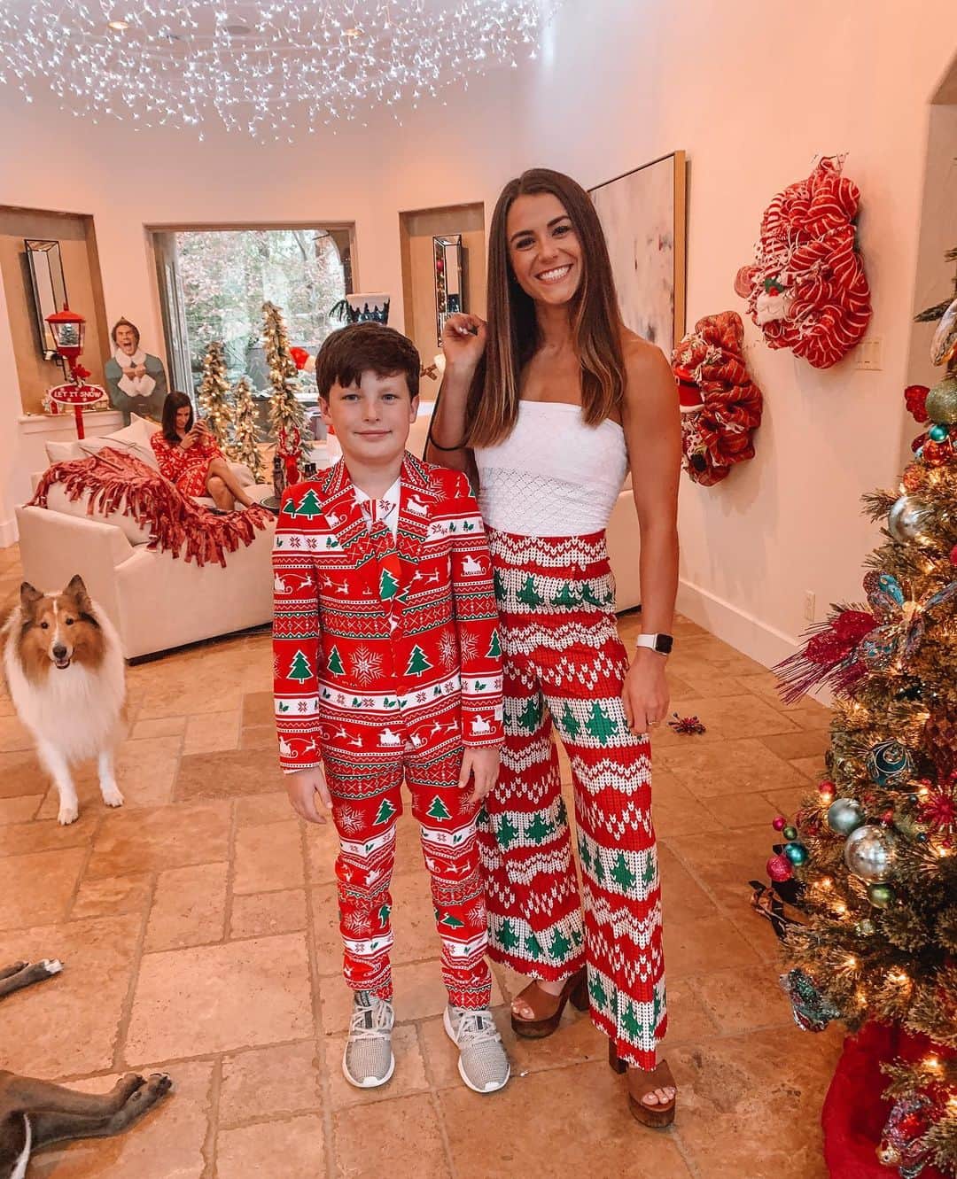 キャシディ・クックのインスタグラム：「Christmas isn’t over until i say it’s over 😤」