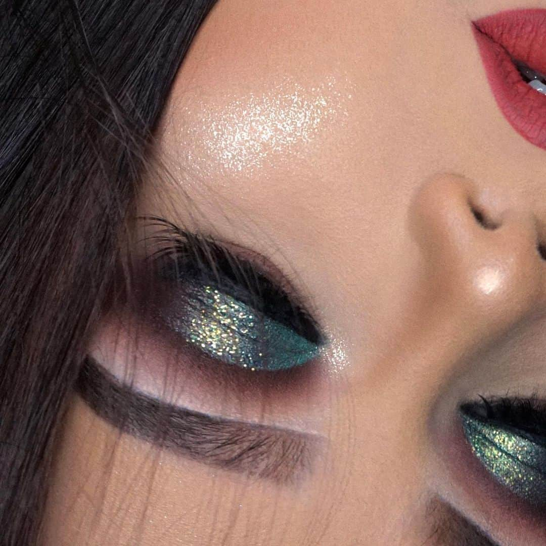 Anastasia Beverly Hillsさんのインスタグラム写真 - (Anastasia Beverly HillsInstagram)「@aroni.hossain A glam moment  _________________________________________ P r o d u c t s  U s e d: • Dipbrow - Dark Brown • Luminous Foundation- 335W • Jackie Aina Palette • Single Shadow - Emerald, Teal Shimmer • Glitter Adhesive • Loose Glitter- Flower Child  _________________________________________ #anastasiabeverlyhills」12月28日 7時50分 - anastasiabeverlyhills