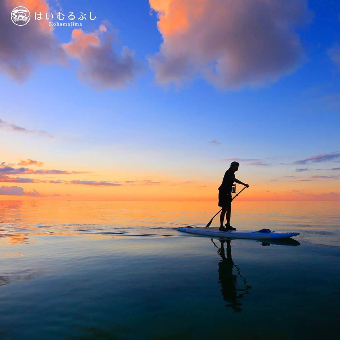 HAIMURUBUSHI はいむるぶしさんのインスタグラム写真 - (HAIMURUBUSHI はいむるぶしInstagram)「夕暮れ色に染まる中、小浜島の沖合いをSUP ボードで滑走… 鏡のように凪いだ海を漕ぎ進む心地よさに癒されます。 #沖縄 #八重山諸島 #小浜島 #スタンドアップパドル #夕陽 #サンセット #リゾート #ホテル #はいむるぶし #japan #okinawa #yaeyamaislands #kohamaisland #standuppaddling #sup #beachresort #haimurubushi」12月27日 22時50分 - haimurubushi_resorts