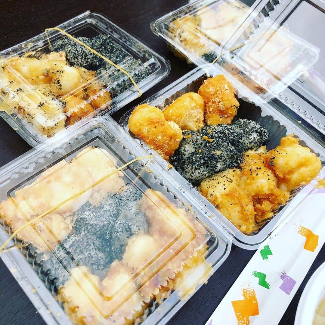 木村真野のインスタグラム：「おばあちゃんがお世話になってる デイサービスでお餅や豚汁など頂きました✨✨ぜんぶおいしかったぁ😭❤️ありがとうございました🤩✨❤️ #餅つき　#日本の年末　#美味しかった　#お世話になってます」