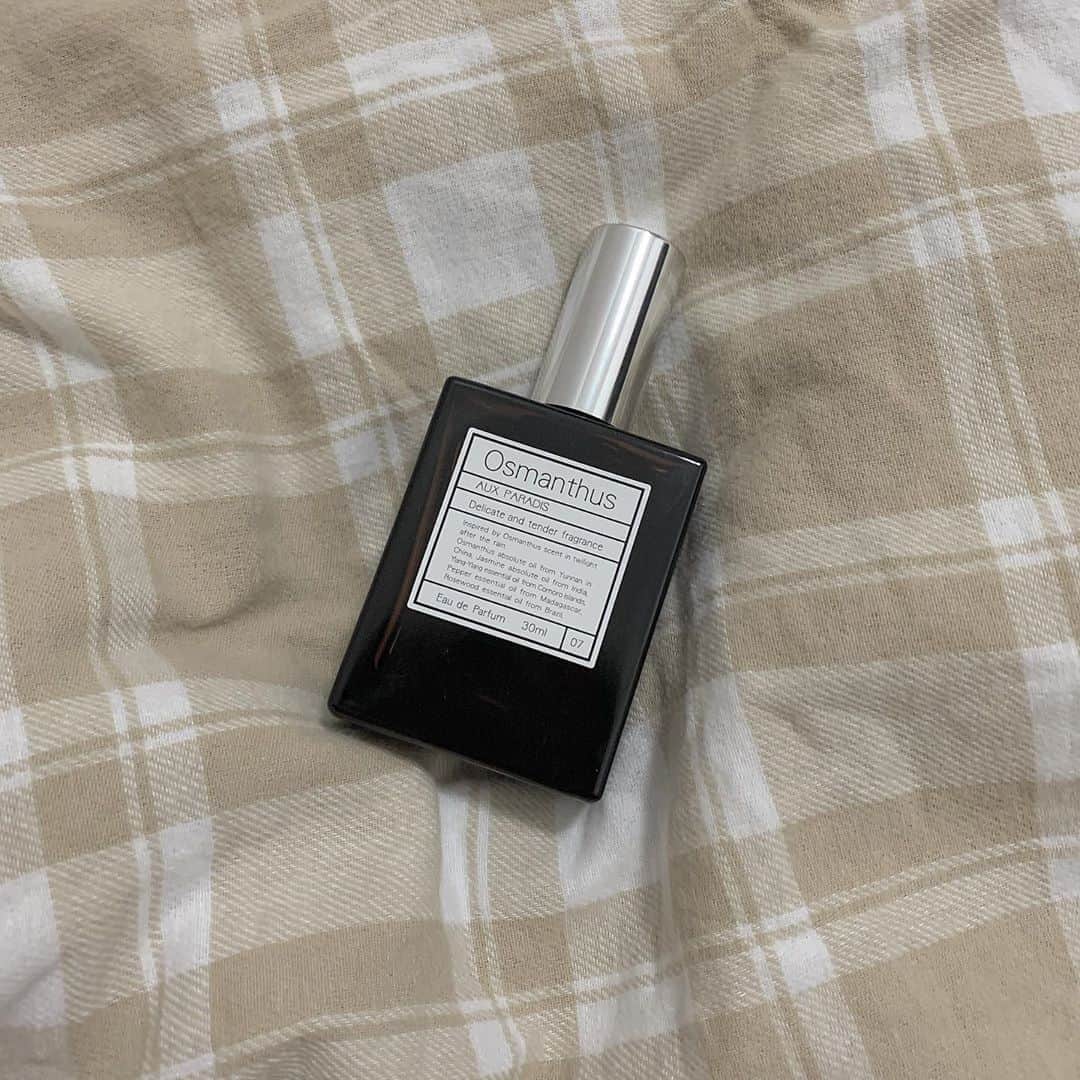 前田亜美さんのインスタグラム写真 - (前田亜美Instagram)「. . ｷﾝﾓｸｾｲ。の香り。. . . 最近はこちらをつけてます。. お気に入りです。. .  Aēsopも欲しいからGETしに行く¨̮ . . 最近はshiroのホワイトティーのルームフレグランスとかも気に入って置いてるよ。. . . .  #匂いフェチ #いい匂いがいい」12月27日 23時24分 - ami___maeda0601