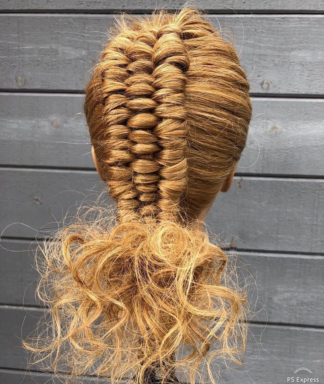 Sam Villaさんのインスタグラム写真 - (Sam VillaInstagram)「This dutch #infinitybraid is absolutely beautiful. Have some downtime before the #NewYear ? Whether you are #insalon or at home, pull out your Lydia mannequin and start practicing! Pick a new #style and give yourself the opportunity to work at it without any pressure. Push yourself outside of your comfort zone and start 2020 with new skills. ⠀ ⠀ #hair by @angelacattaneohair . ⠀ ⠀ For more #hairinspiration, go to the link in bio!」12月27日 23時35分 - samvillahair