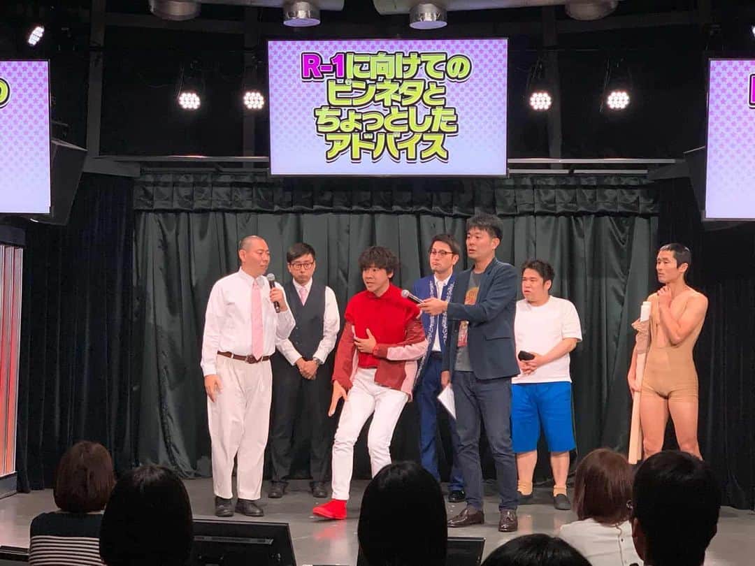 のインスタグラム：「『R-1に向けてのピンネタとちょっとしたアドバイス』今日は渋谷のよしもと∞ドームⅠ でイベントのMCをさせてもらいました(^-^)♪ このイベントは２回目なのです♪ピン芸人さんがピンネタをして先輩がダメ出しするお笑いファンにはたまらないイベントなのです！  今回の先輩はバッファロー吾郎竹若さんとマンボウやしろさん♪  ピン芸人さんは、中山功太、三浦マイルド、こがけん、シークエンスはやとも、鈴木ララバイ、そのこ、おいでやす小田、ハブサービス、TEAM近藤、たつろう、小森園ひろし、西村ヒロチョ、市川こいくち、ダイス  今回もめちゃくちゃ面白くて先輩のダメ出しも、お客さんがうなずきまくりの90分でした(^-^)♪ 次回のこのイベントは、1月24日(金)18時30分～ よしもと∞ドームⅠ にて♪これぞお笑い好きの人に見てほしいイベントです(^^ゞ  #r1に向けてのピンネタとちょっとしたアドバイス #r1ぐらんぷり #r1 #ピン芸人 #よしもと無限大ドーム #レギュラー #あるある探検隊 #お笑いイベント #mc」