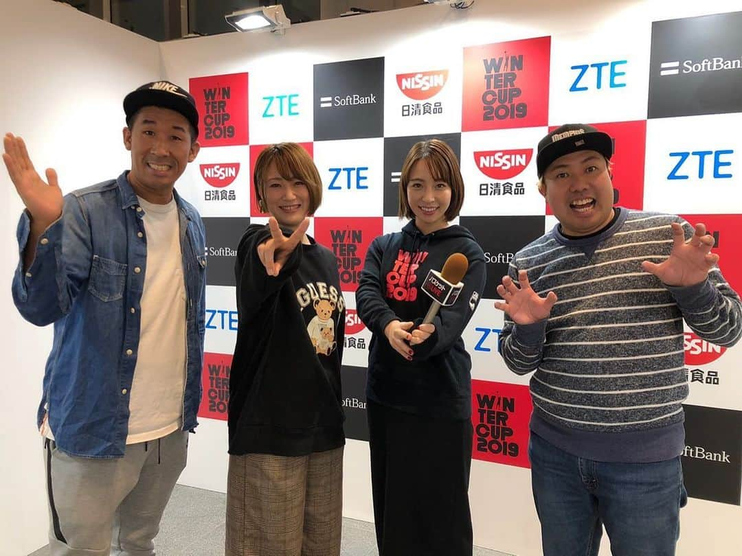 田村裕さんのインスタグラム写真 - (田村裕Instagram)「ウインターカップ2019 行ってきました！！ ウインターカップの会場ウロウロしてると有名人ちらほらいるからテンション上がるよね。  1枚目は記念に  2枚目はたまたま遭遇した昨年の福岡第一のスーパーエースだった現東海大学松崎君と、同じく中部第一のスーパーエースにして日本最強ガード兄弟の弟、大東文化大学の中村拓人君  3枚目は言わずと知れた話題のアメリカ挑戦ナイスガイ！和製カリーこと富永啓生君  4枚目は熱冬CMに一緒に挑戦したメンバー！バスケ仲間  https://twitter.com/basketlive_jp/status/1210498478872227840?s=21  5枚目だけは今日ではなく何日も前なんだけど駅でたまたま遭遇した、福岡の名門、福岡大大濠の1年生からスタメンにして大エースへと成長し今大会でも目覚ましい活躍を見せているチームの大黒柱横地聖真君とスーパーバスケファミリーの最終兵器、バスケを愛しバスケに愛された男、現代バスケの申し子体型にして長身シューター、どう考えても輝かしい未来が待っている木林兄弟の末っ子木林優君。  芸能界で写真撮ってくださいって頼むことほぼほぼないけど、バスケ界ではいつもお願いしてしまう🏀  #バスケ #ウインターカップ #ウインターカップ2019  #麒麟田村」12月27日 23時59分 - hiroshi9393