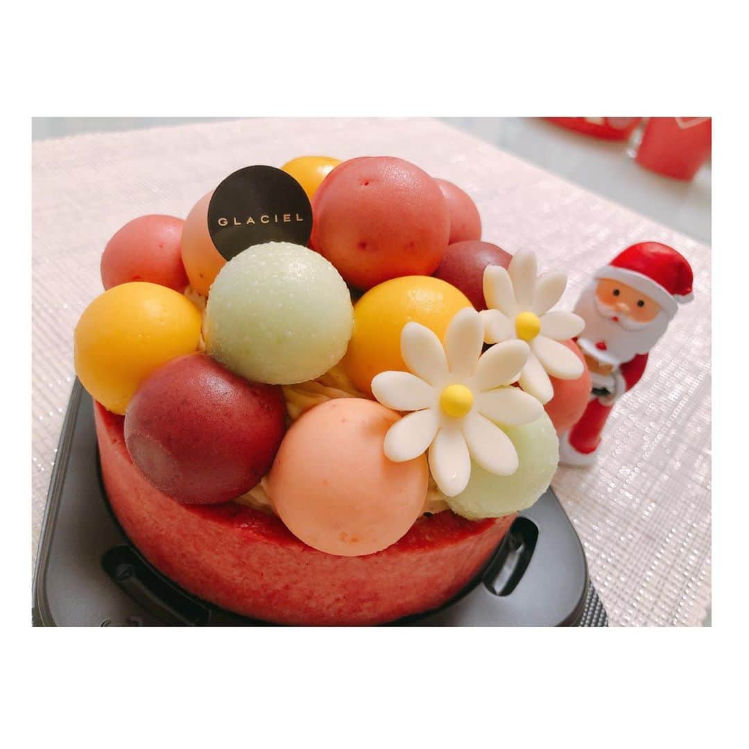 白戸ゆめのさんのインスタグラム写真 - (白戸ゆめのInstagram)「🤤🍴 . クリスマスパーティーの おいしいケーキとごはんを💝 . 寝る前に飯テロ〜👻 おやすみなさい🌙 . #ルタオ #アイスケーキ #可愛すぎる そして#定番 の #ドゥーブルフロマージュ #🧀 #お祝いのケーキは決まってこれ #一鶴 #骨付鳥 #🍣 #🍕 #🍾 #ワイン #🍷 #チーズフォンデュ . #おまけ #ゆめごはん #カレー #🍛 #🥑 #ハヤシライス ではないですよ？笑」12月28日 0時01分 - yumeno.s_